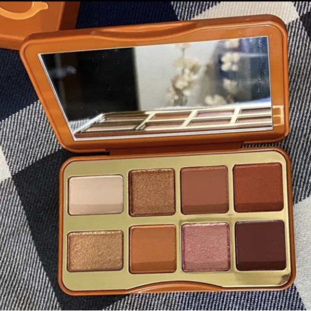 NWT Too Faced Limited Edition Salted Caramel Mini Eyeshadow Pallet - Picture 4 of 8